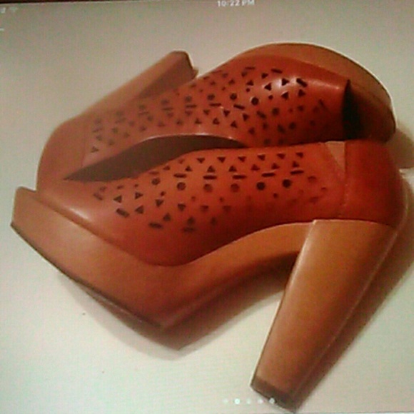 Lucky Brand Shoes - Picture 2 of 5